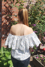 elasticated shoulders