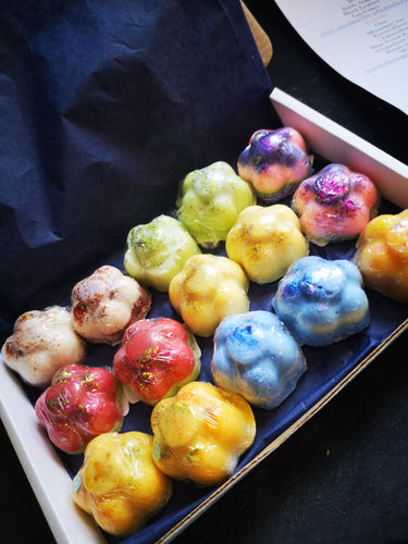 Themed sample boxes,  15 individually wrapped sample wax melts.