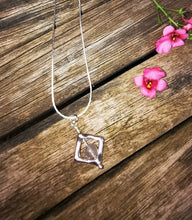 flourite fidget necklace