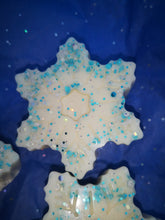 Large seasonally scented snowflake melt, limited edition 75g approx.
