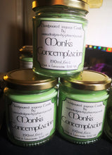 Dungeons & Dragons themed candle, add drama to your game play, enhance the fantasy.