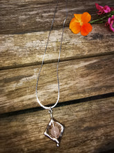 Rose quartz fidget necklace