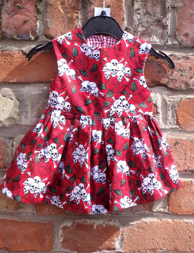 Handmade, Preemie baby dress, red gothic skull & rose design, 100% cotton size 44cm chest